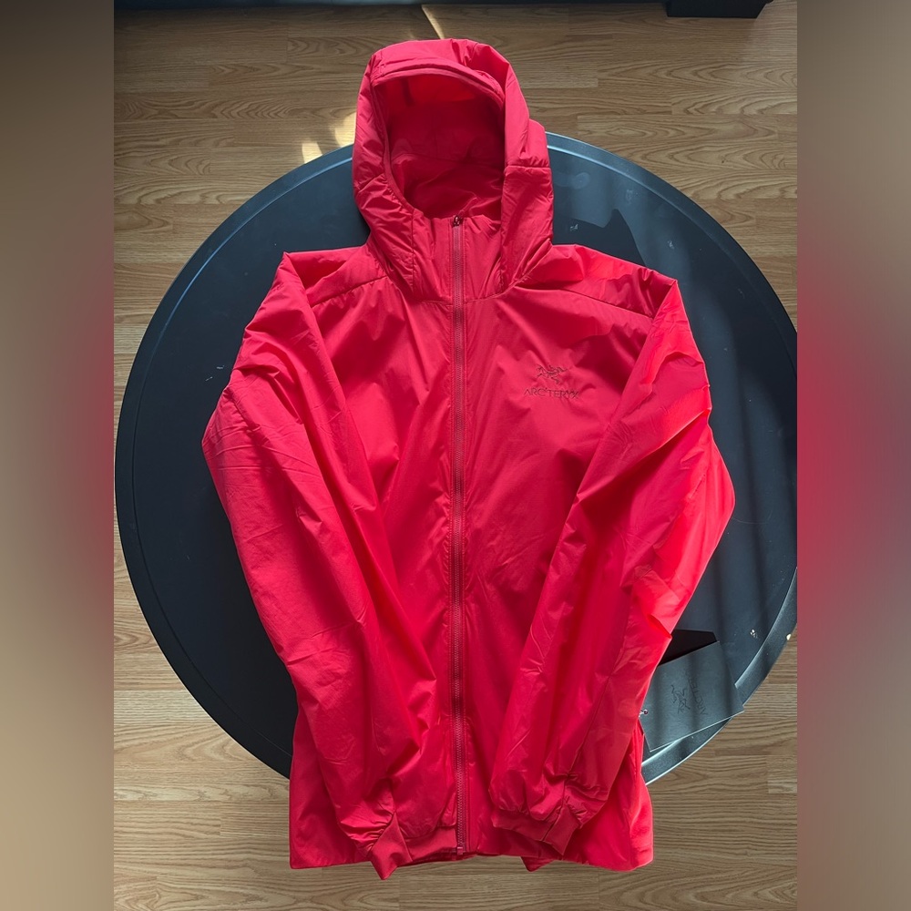 BNWT Arc’teryx Atom LT hoodie